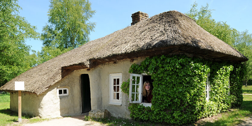 Bauerhaus aus Lehm mit StrohdachT