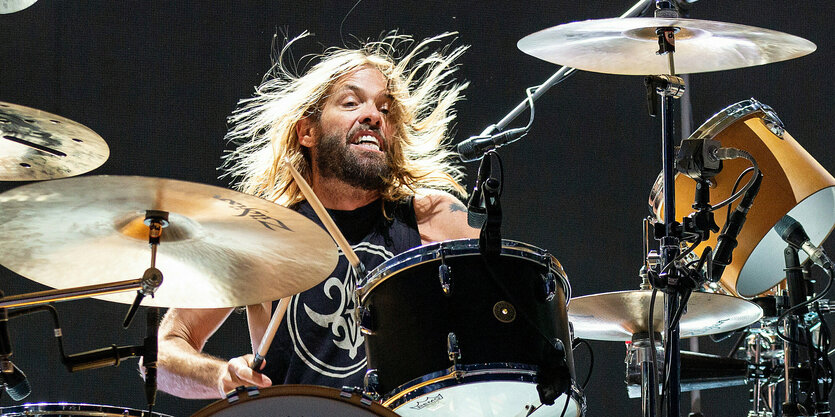 Taylor Hawkins hinterm Schlagzeug