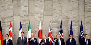 , Premierminister von Japan, Justin Trudeau, Premierminister von Kanada, Joe Biden, Präsident der USA, Bundeskanzler Olaf Scholz (SPD), Boris Johnson, Premierminister von Großbritannien, Emmanuel Macron, Präsident von Frankreich, und Mario Draghi, Ministe