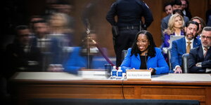 Ketanji Brown Jackson bei ihrer Befragung vor dem Supreme Court in den USA