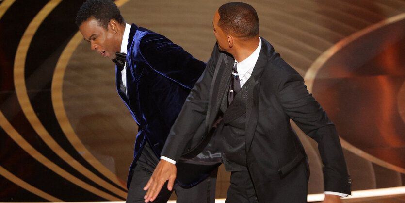 Der Schauspieler Will Smith ohrfeigt Moderator Chris Rock.