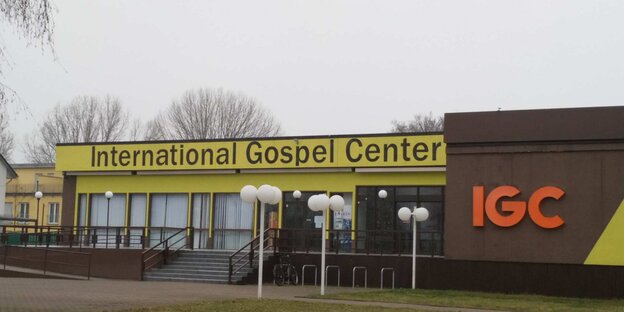 Gebäude mit dem Schriftzug International Gospel Center Lichtenberg