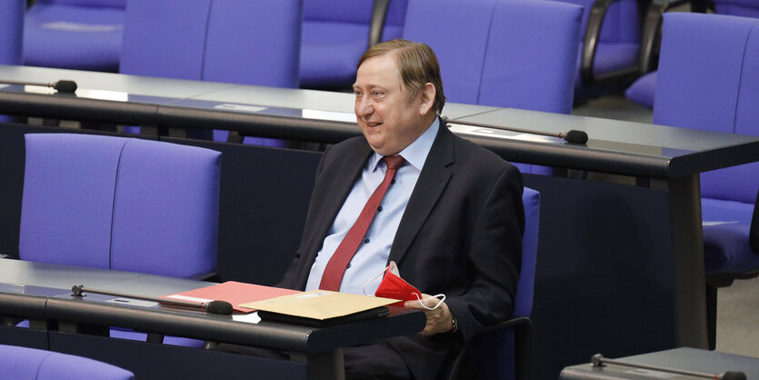 Der Linken-Abgeordnete André Hahn sitzt im Bundestag