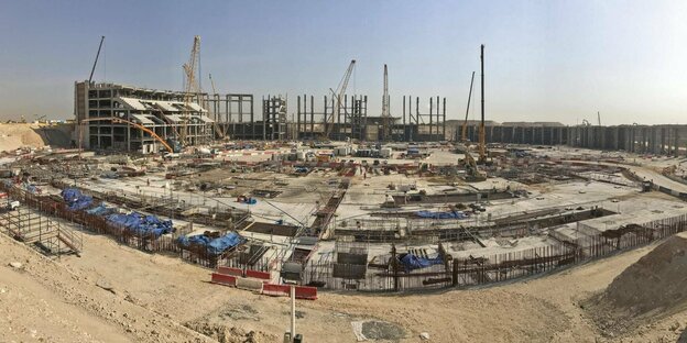 Eine noch sehr unfertige Stadionbaustelle in Katar