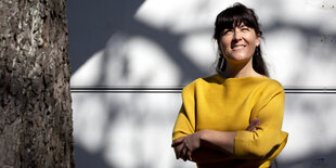 Gabrielle Lebreton mit gelbem Pullover im Treptower Park