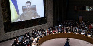 Wolodimir Selenski, Präsident der Ukraine, spricht per Videoübertragung während einer Sitzung des UN-Sicherheitsrats im Hauptquartier der Vereinten Nationen