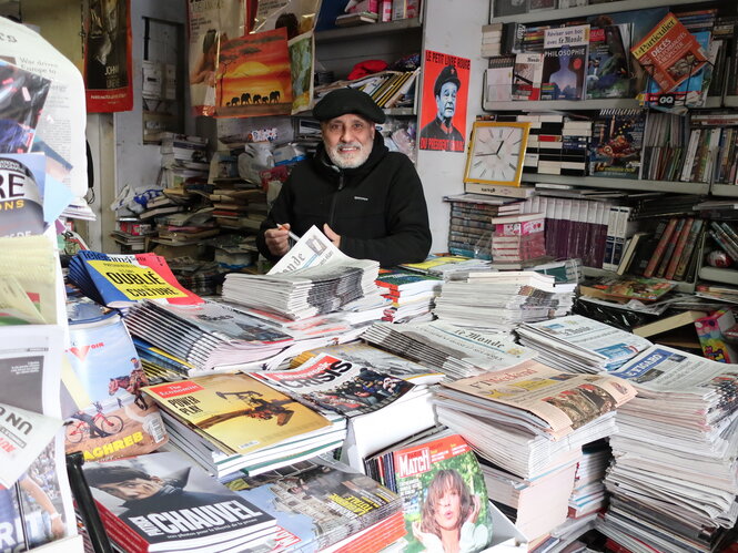 Zeitungshändler in Paris