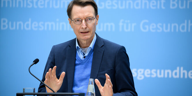 Bundesgesundheitsminister Karl Lauterbach bei einer Pressekonferenz