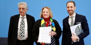 Gerhart Baum, Sabine Leutheusser-Schnarrenberger und Nikolaos Gazesas am Donnerstag