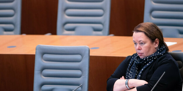 Ursula Heinen-Esser sitzt anscheinend alleine im Düsseldorfer Landtag