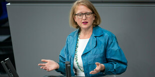 Lisa Paus spricht im Deutschen Bundestag