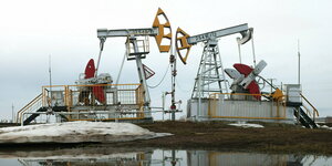 Eine Ölförderpumpe des Gas- und Öllieferanten Tatneft