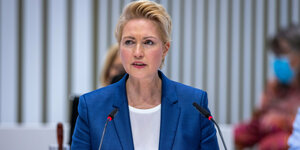 Die Ministerpräsidentin Manuela Schwesig am Rednerpult