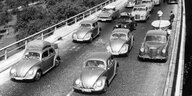 Ein Stau auf der Autobahn am Albaufstieg in den 50er Jahren