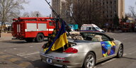 Erbitterter Widerstand: ein schweres Maschinengewehr, montiert auf einem Privatwagen in der Ukraine