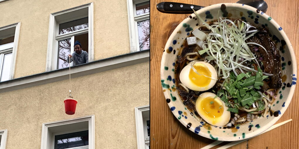 Links hält ein Mann einen roten Eimer aus dem Fenster, rechts eine Ramensuppe mit Ei und Gemüsetoppings