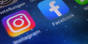 Die Icons von Facebook und Instagram auf einem Display