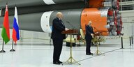 Lukaschenko und Putin vor einer Rakete