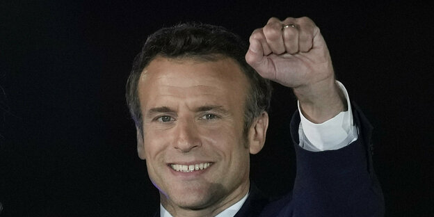 Macron hält siegssicher die Faust