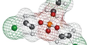 Das Modell eines Tris(2-chloroethyl)phosphat-Moleküls