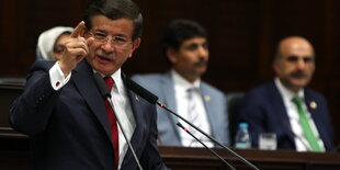 Ahmet Davutoglu im Parlament in Ankara