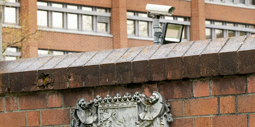 Bayerisches Wappen vor dem Landesamt für Verfassungssschutz