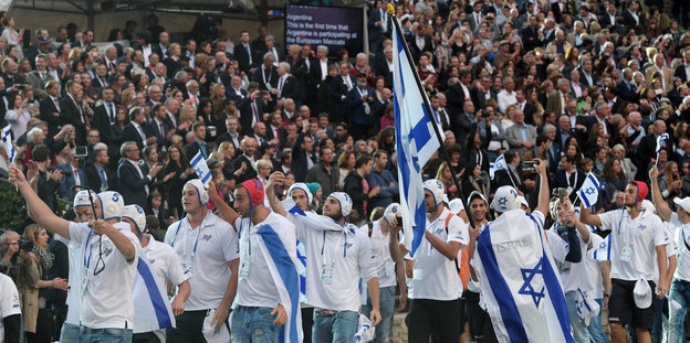 Sportler aus Israel bei der Eröffnungsfeier in der Waldbühne.