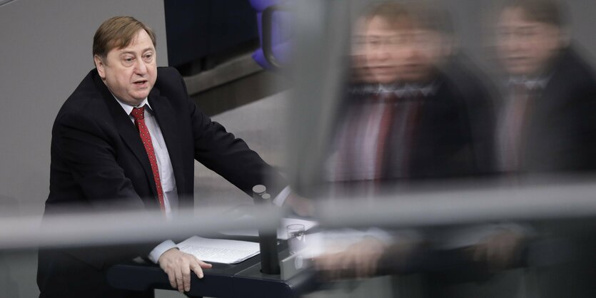 Andre Hahn spricht im Bundestag am Pult