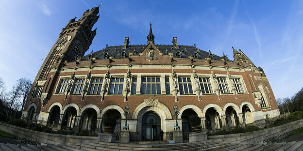 Internationaler Gerichtshof in Den Haag in einer Weitwinkelperspektive