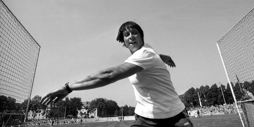 Berendonk beim Diskuswurf auf einer Sportanlage in München