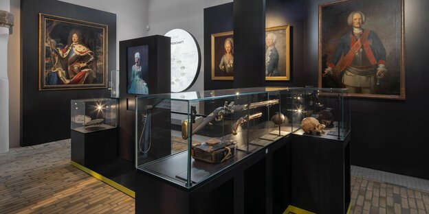 Ausstellungsvitrinen im Kutschstall Ausstellungsvitrinen im Kutschstall
