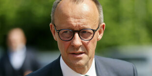 Friedrich Merz schaut skeptisch