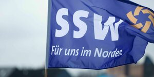 Die Flagge des SSW in Schleswig-Holstein