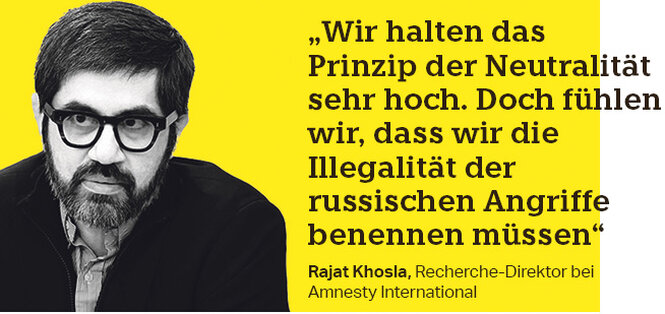 Ein Mann, neben ihm der Text: „Wir halten das Prinzip der Neutralität sehr hoch. Doch fühlen wir, dass wir die Illegalität der russischen Angriffe benennen müssen“ Rajat Khosla, Recherche-Direktor bei Amnesty International