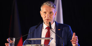 Björn Höcke hält eine Rede beim Delegiertenparteitag am 7.5. in Thüringen