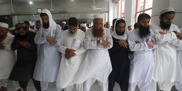 Trauergebet für den verstorbenen Mullah Omar im pakistanischen Peschawar.