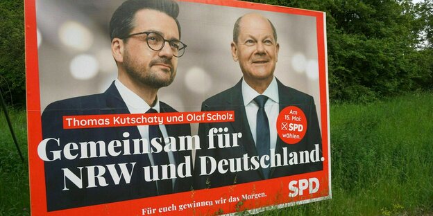 Ein Wahlplakat von Thomas Kutschaty zusammen mit Olaf Scholz mit dem Slogan "Gemeinsam für NRW und Deutschland"
