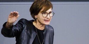 Bettina Stark-Watzinger spricht im Bundestag