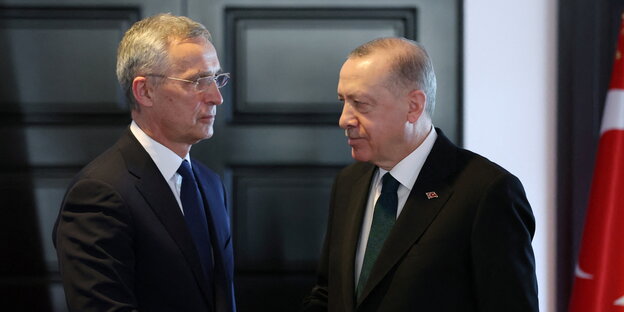 Der türkische Präsident Erdoğan mit Nato-Generalsekretär Jens Stoltenberg beim Diplomatie-Forum in Antalya im März 2022