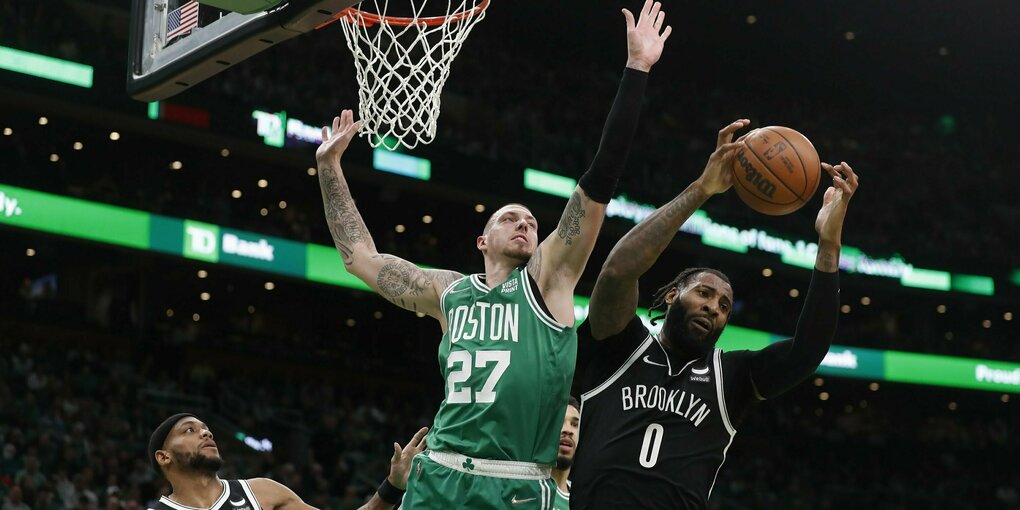 Abwehraktion von Daniel Theis im Spiel der Boston Celtics gegen die Brooklyn Nets