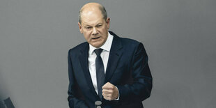 Olaf Scholz redet im Bundestag