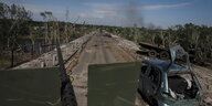 Zerstörte Brücke in Sjewjerodonezk