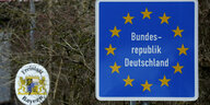 Schild von der Grenze Deutschland und Österreich