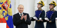Putin applaudiert im Kreml