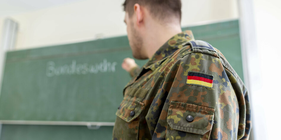 Young officers teach at a school in Bavaria: My teacher, the soldier