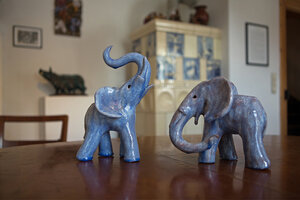 Zwei Keramikelefanten