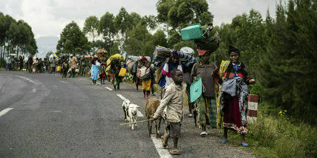 Menschen im Kongo auf der Flucht