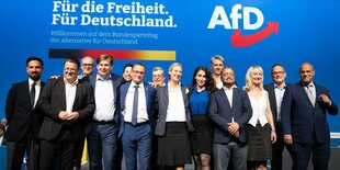 Gruppenbild mit AfD-Politiker:innen