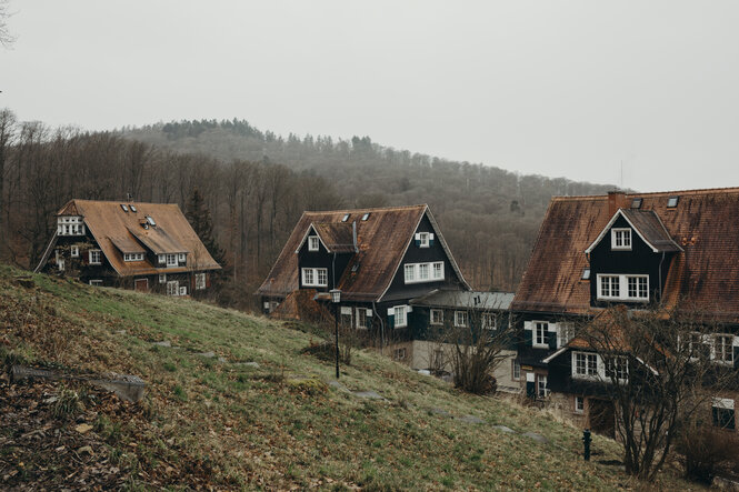 Landschaft mit kleinen Häusern