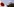links im Vordergrund japanische Flagge, rechts dahinter Ruine in Hiroshima
